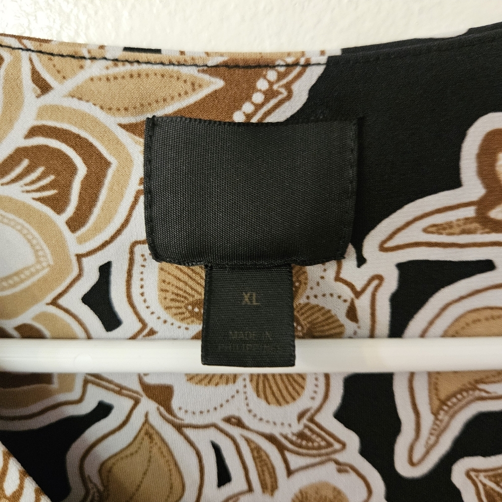 Floral V-Neck Women's Top - Black and Tan - Picture 2 of 4